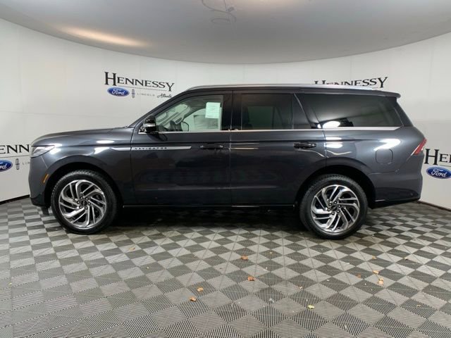 New 2025 Lincoln Navigator Reserve image 3