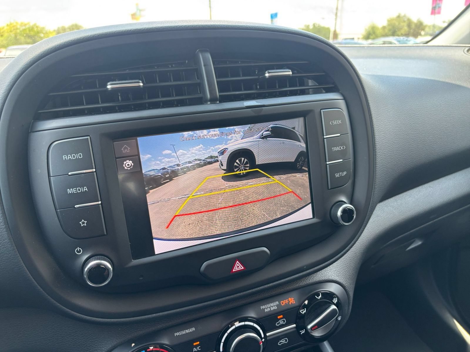 Used 2025 Kia Soul LX w/ LX Technology Package FWD image 18