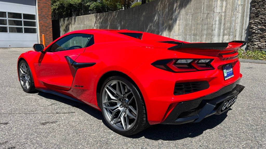 Used 2025 Chevrolet Corvette Z06 RWD image 3