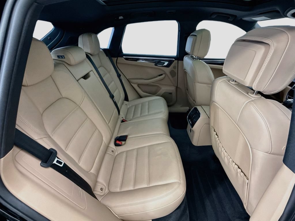Certified 2025 Porsche Macan S AWD/4WD image 22
