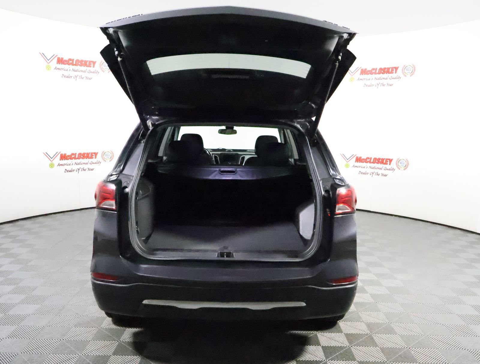 Used 2022 Chevrolet Equinox LT w/ Driver Convenience Package image 14