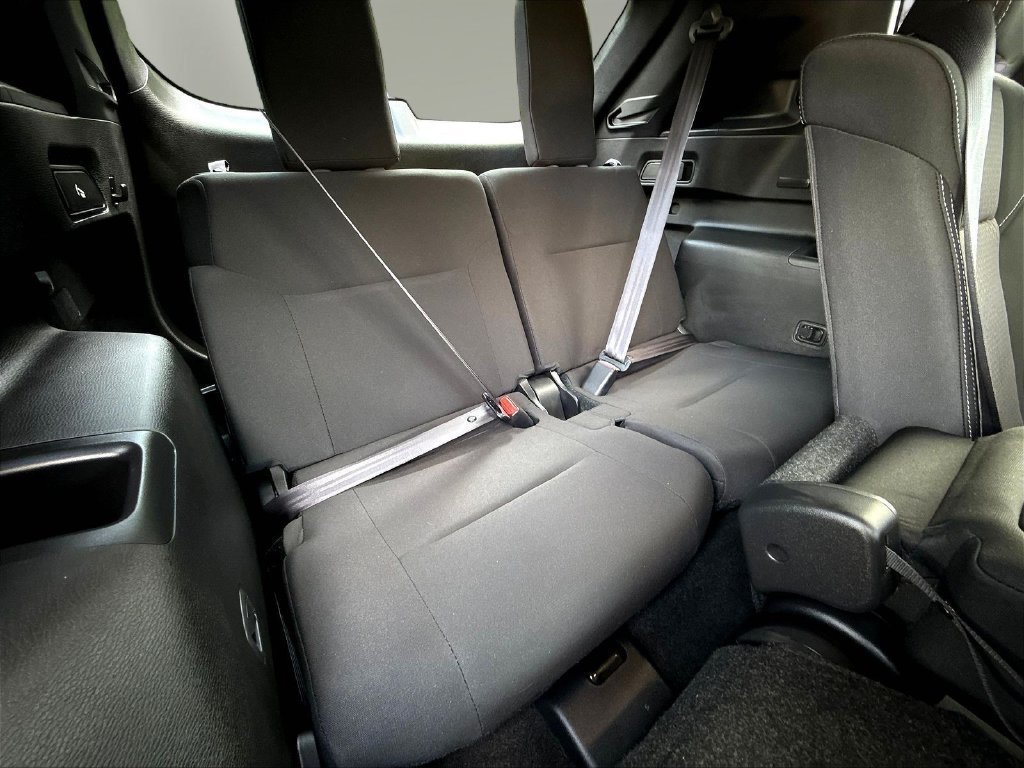 Used 2025 Mitsubishi Outlander ES AWD/4WD image 28