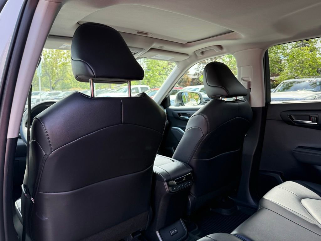 Used 2023 Toyota Highlander XLE FWD image 15