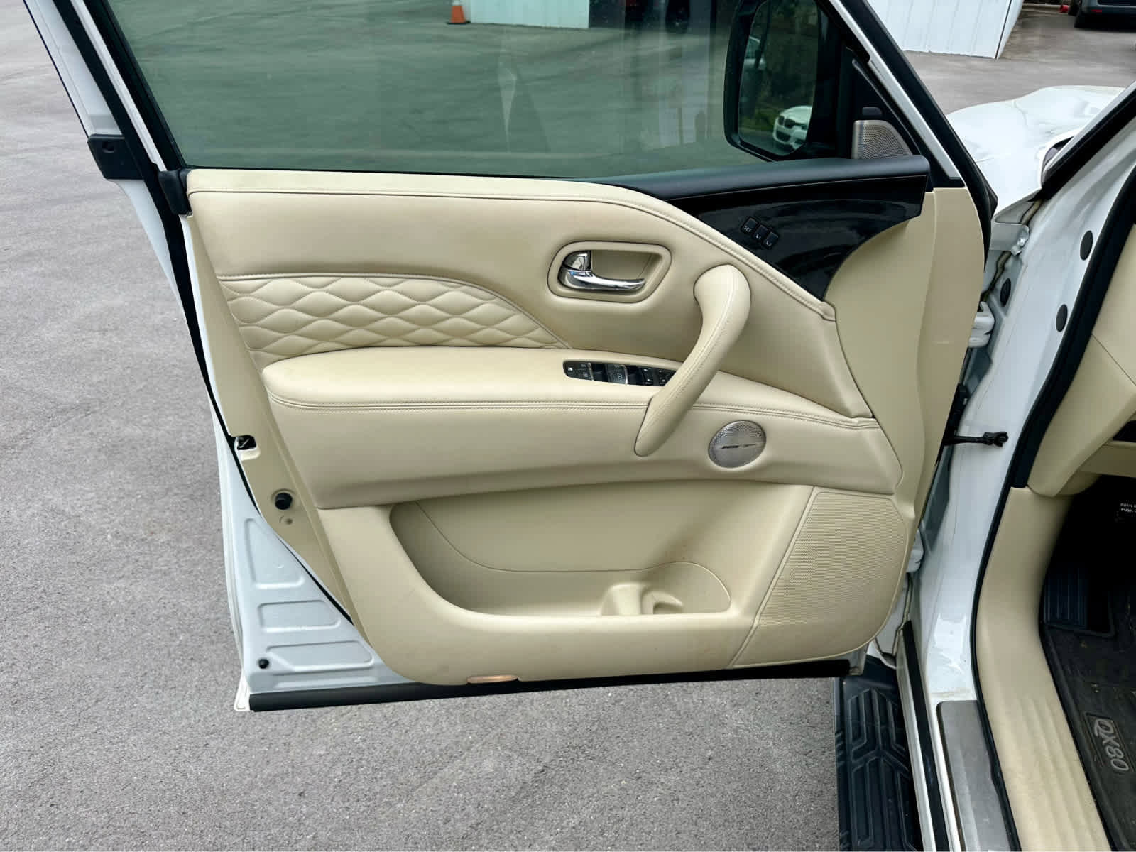 Used 2021 INFINITI QX80 Sensory w/ All-Season Package image 9