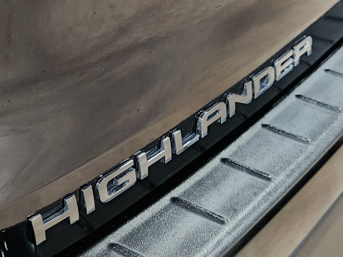 Used 2022 Toyota Highlander XLE FWD image 21
