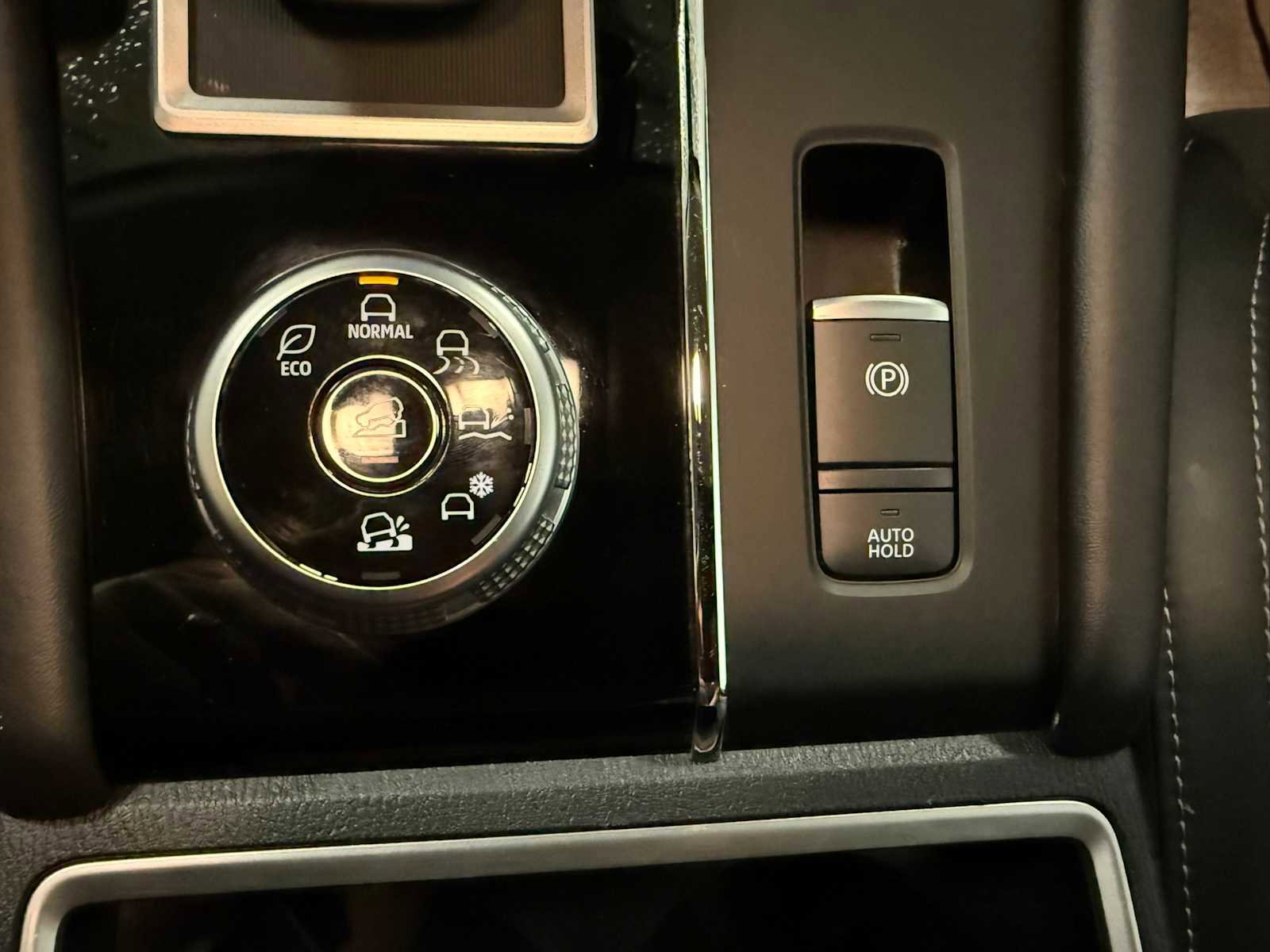 Used 2024 Mitsubishi Outlander SE AWD/4WD image 36