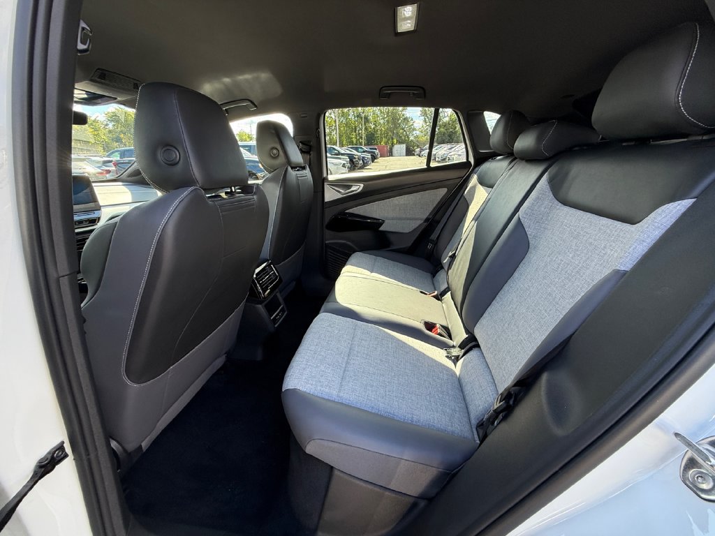 Used 2024 Volkswagen ID.4 2WD image 22