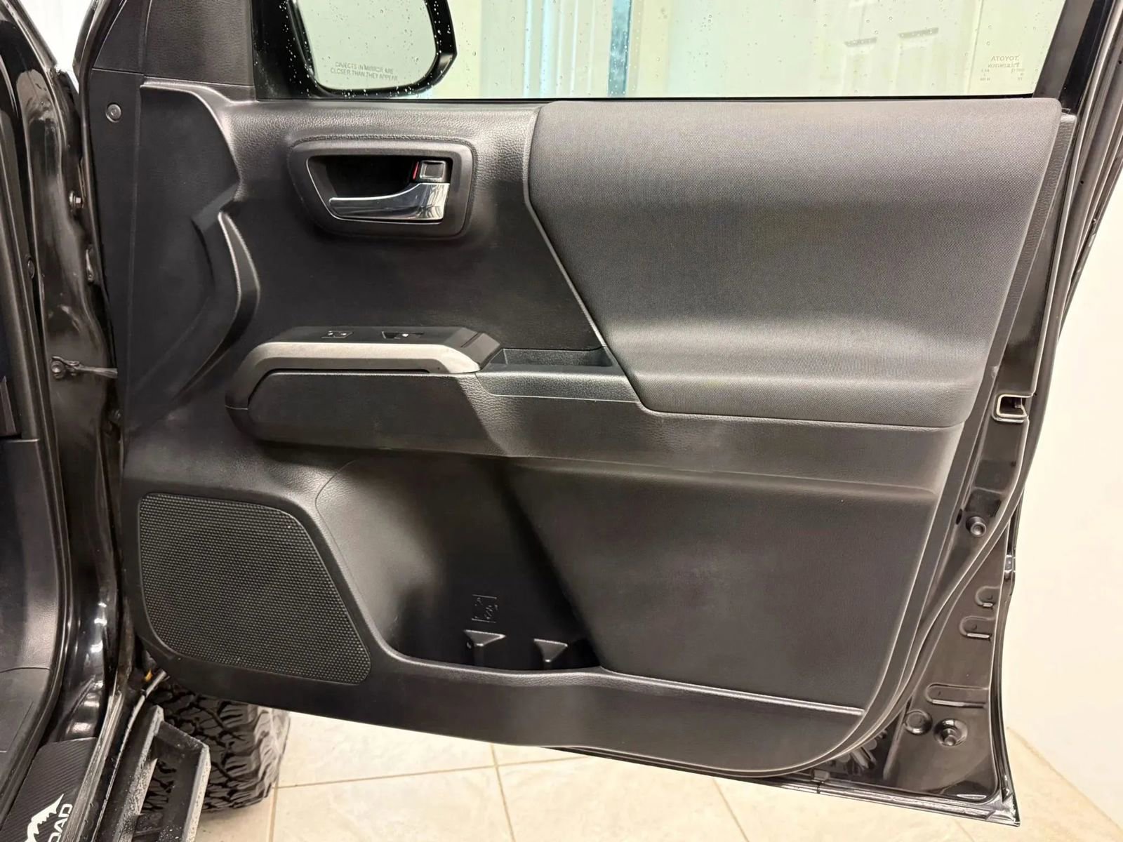 Used 2018 Toyota Tacoma TRD Sport AWD/4WD image 20