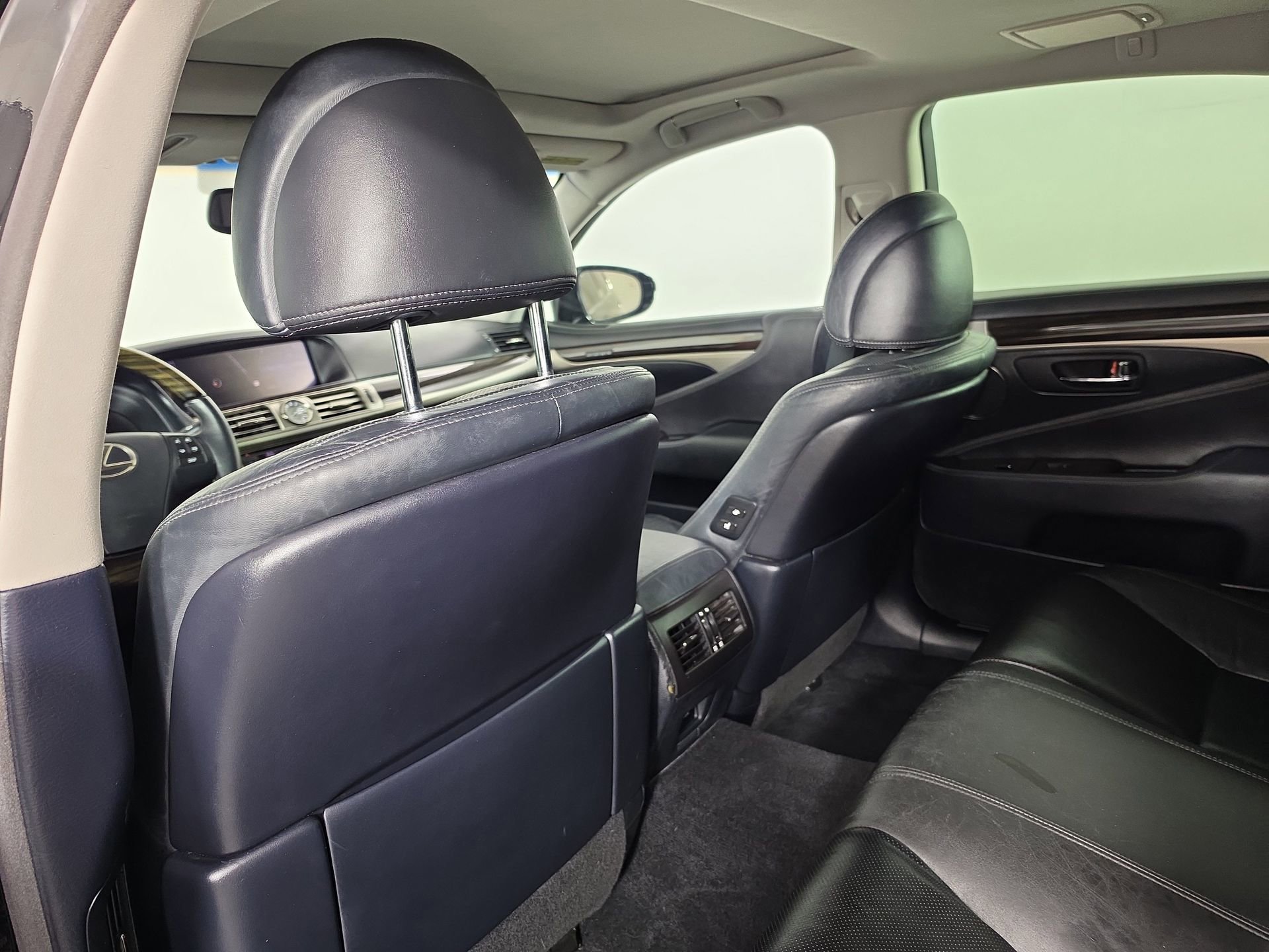 Used 2014 Lexus LS 460 w/ Comfort Package RWD image 38