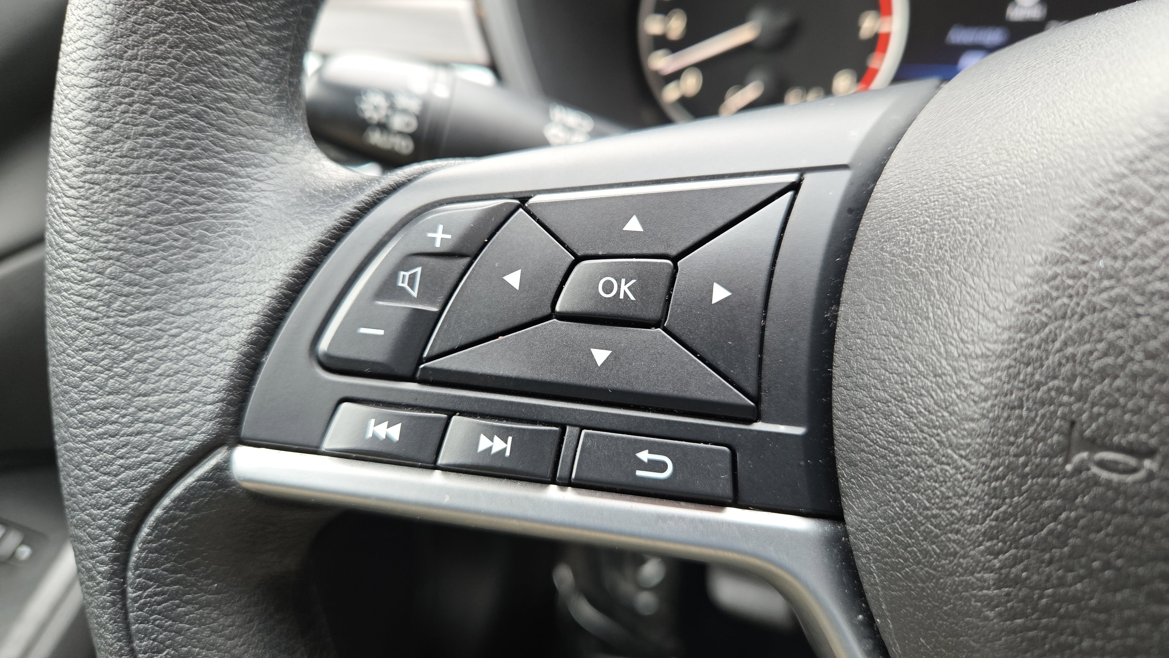 Used 2024 Nissan Altima 2.5 SV image 13