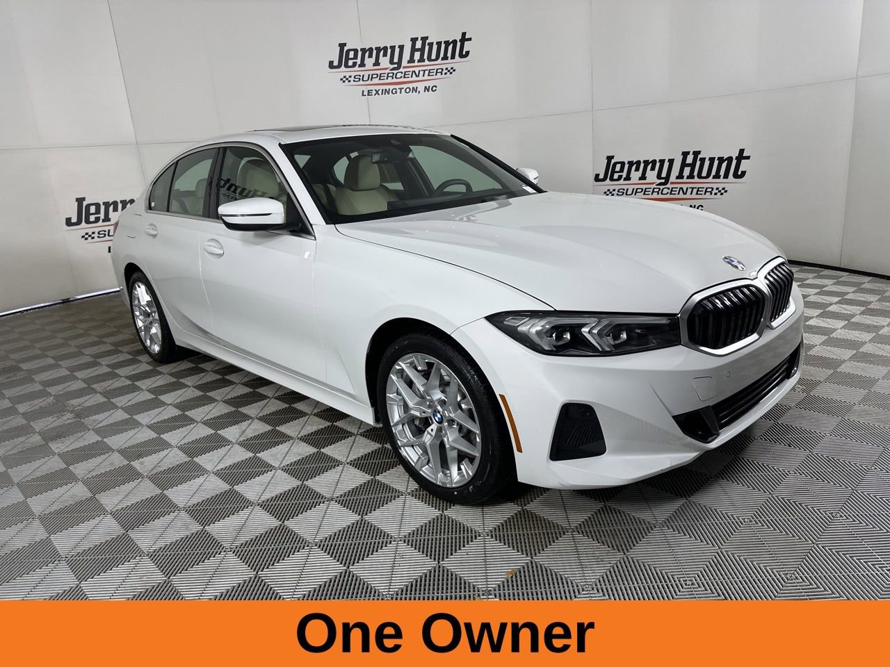 Used 2025 BMW 330i Sedan w/ Convenience Package image 4