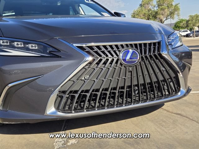 Certified 2022 Lexus ES 300h w/ Accessory Package FWD image 9