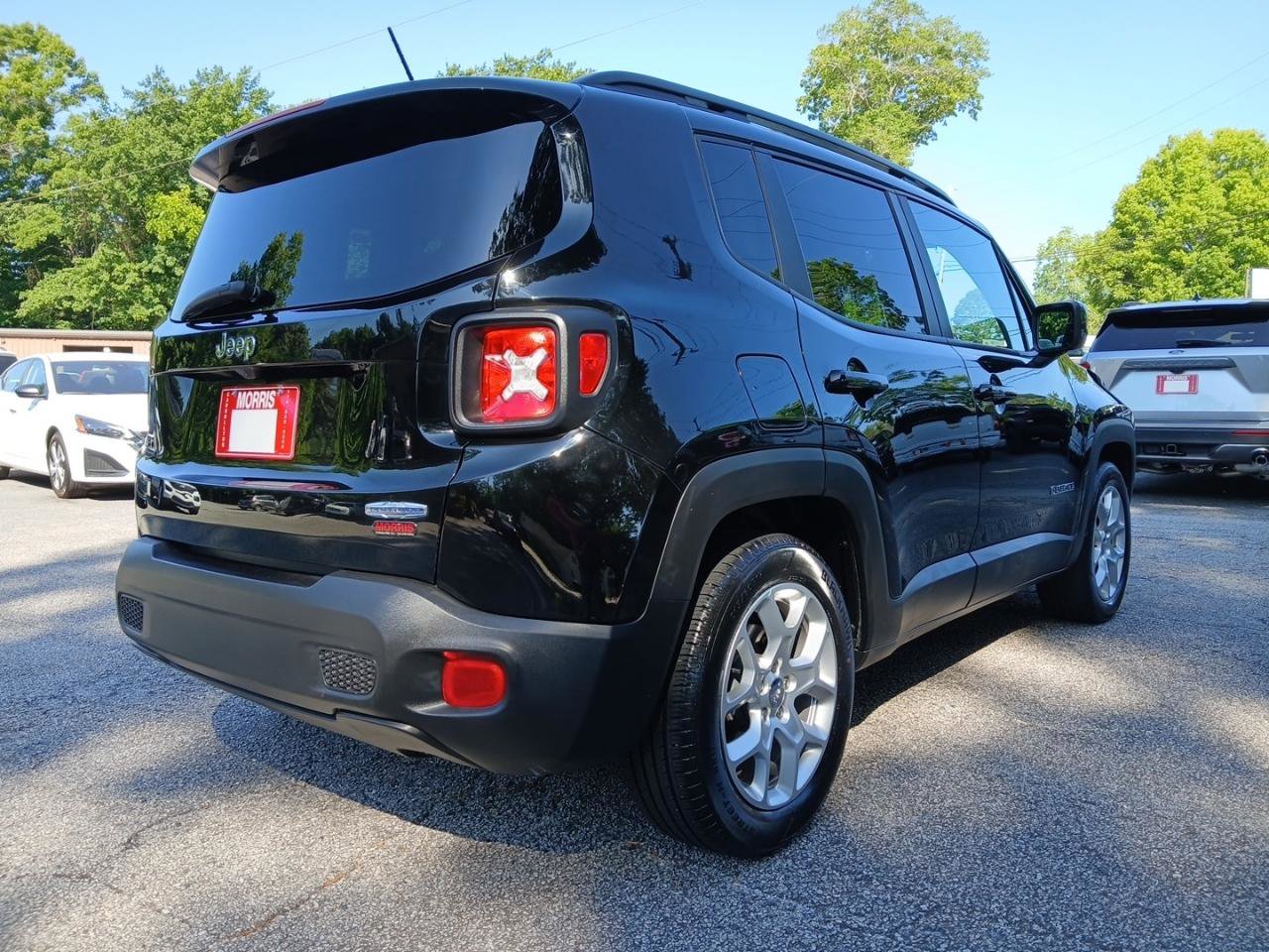 Used 2017 Jeep Renegade Latitude FWD image 6