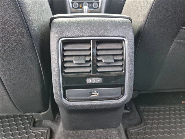 Used 2017 Volkswagen Passat 1.8T SE w/ SE Lighting Package FWD image 16