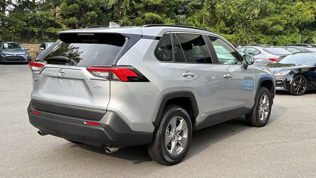 Used 2025 Toyota RAV4 XLE AWD/4WD image 4