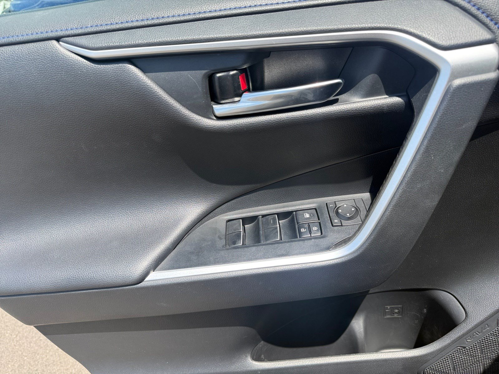 Used 2019 Toyota RAV4 XSE AWD/4WD image 13