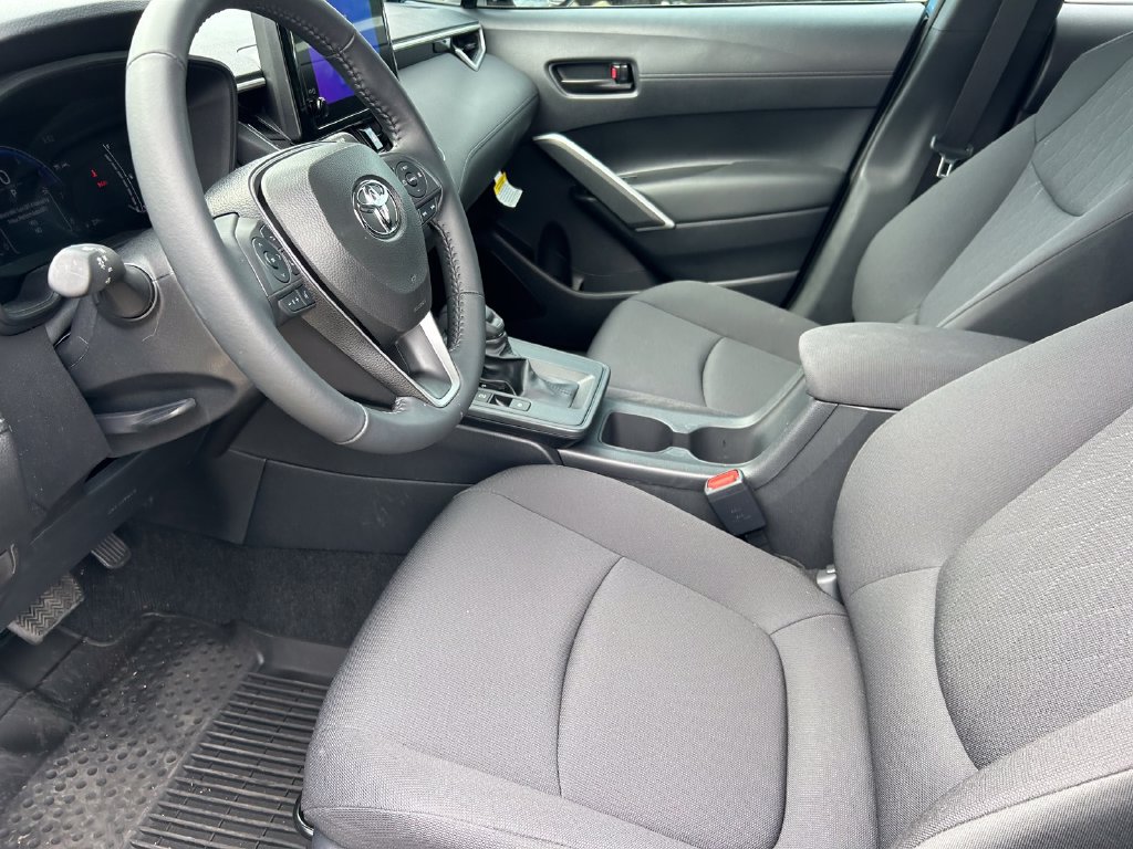 Used 2026 Toyota Corolla Cross LE FWD image 11
