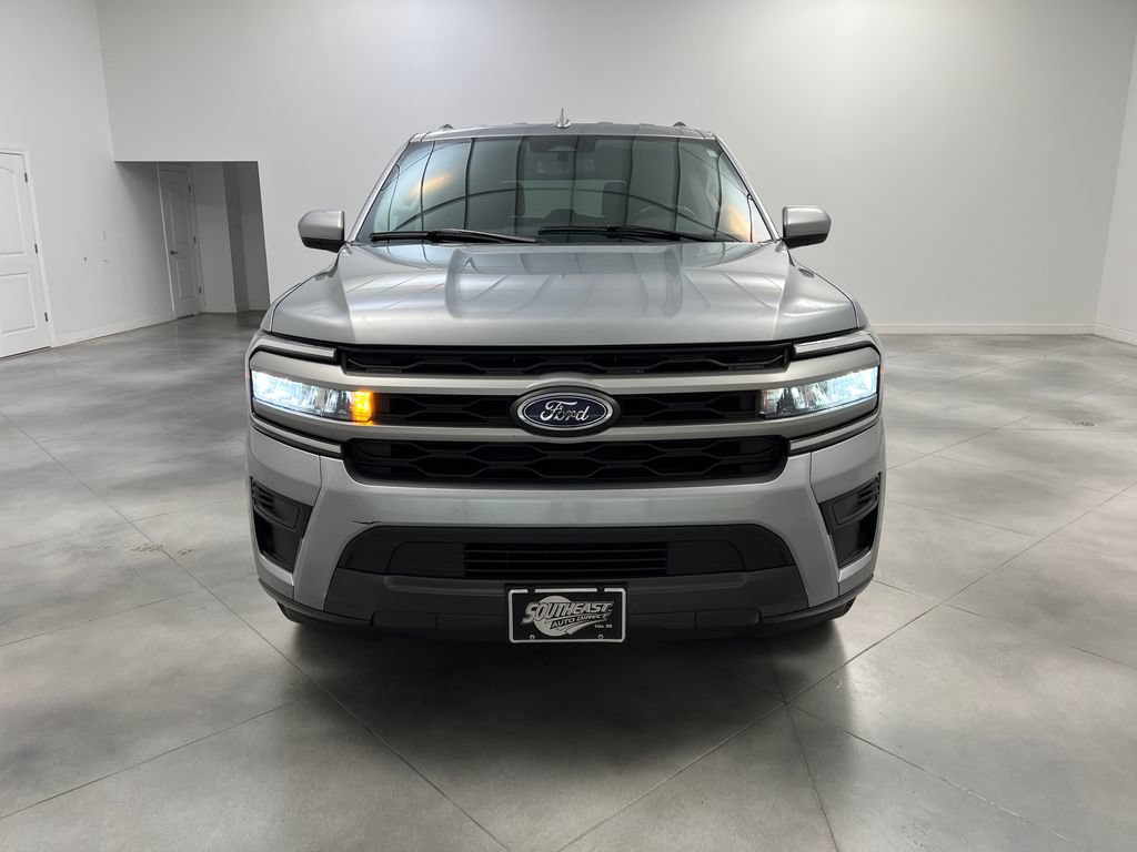 Used 2024 Ford Expedition XLT RWD image 3