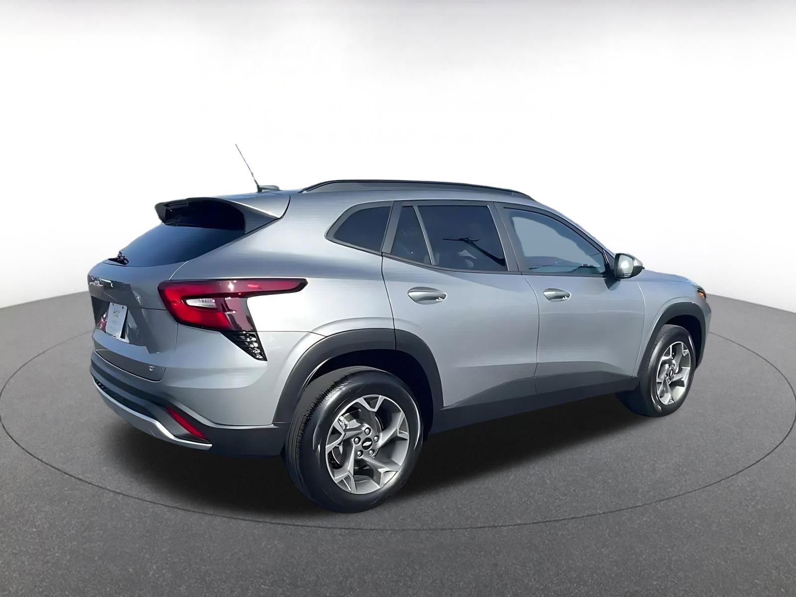 Used 2025 Chevrolet Trax LT w/ LT Convenience Package image 15