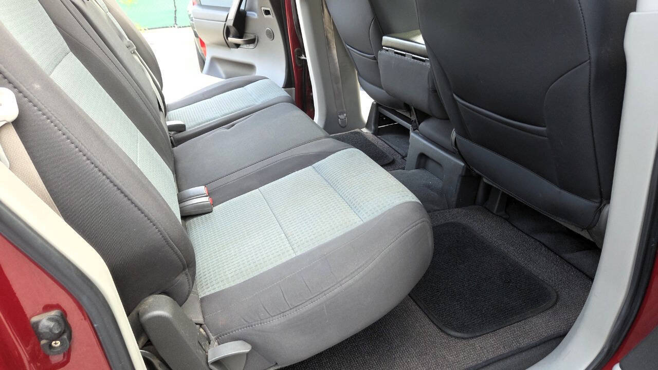 Used 2004 Nissan Titan SE w/ (Bed) Utility Bed Pkg AWD/4WD image 46