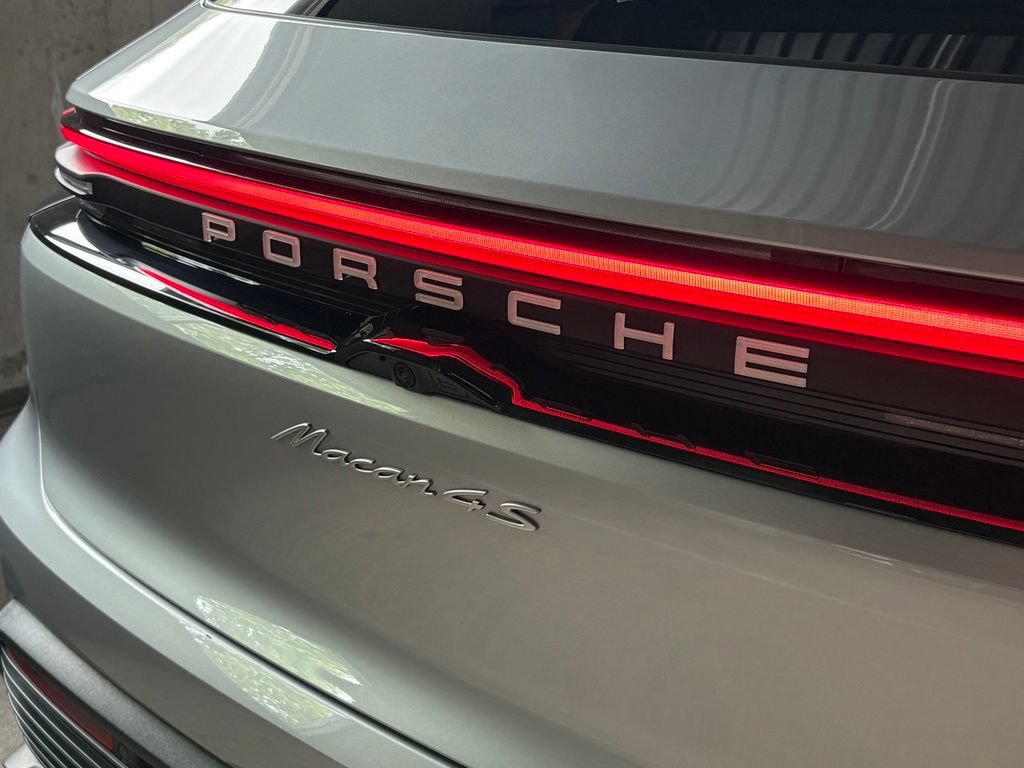 Used 2025 Porsche Macan 4S Electric AWD/4WD image 13