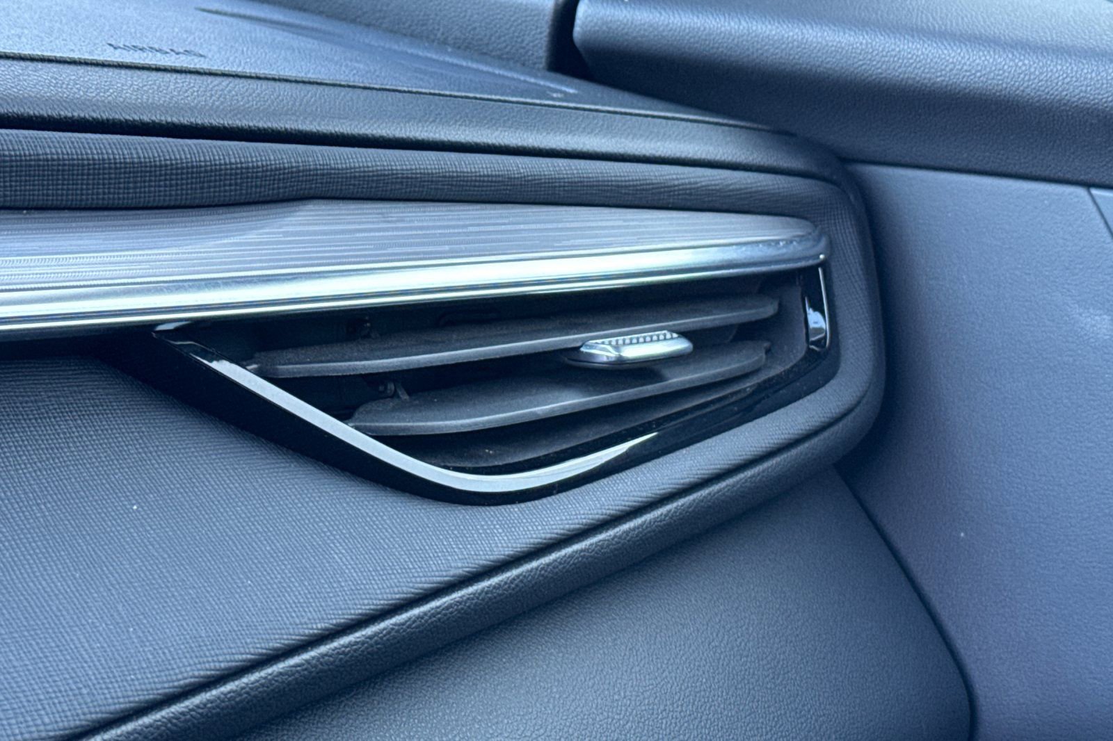 Used 2025 Buick Enclave Preferred image 27