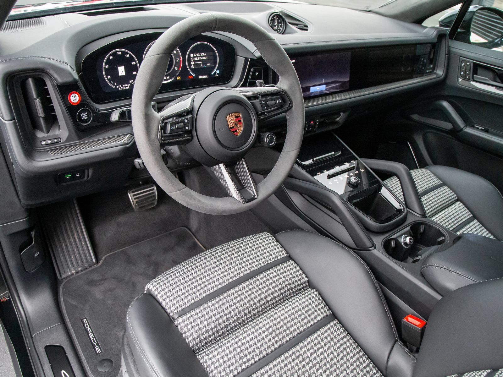 Certified 2026 Porsche Cayenne GTS AWD/4WD image 4