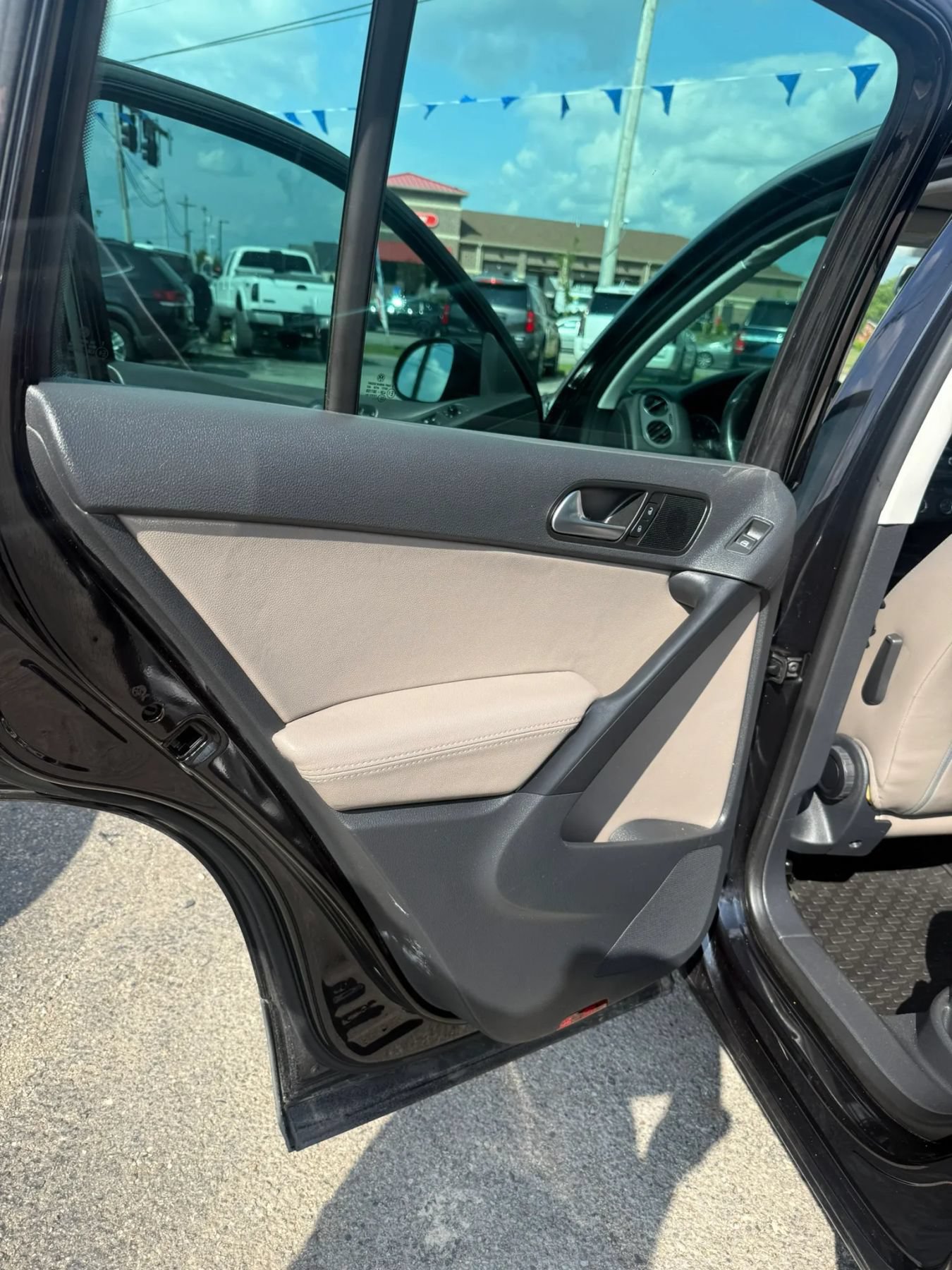 Used 2013 Volkswagen Tiguan S FWD image 16