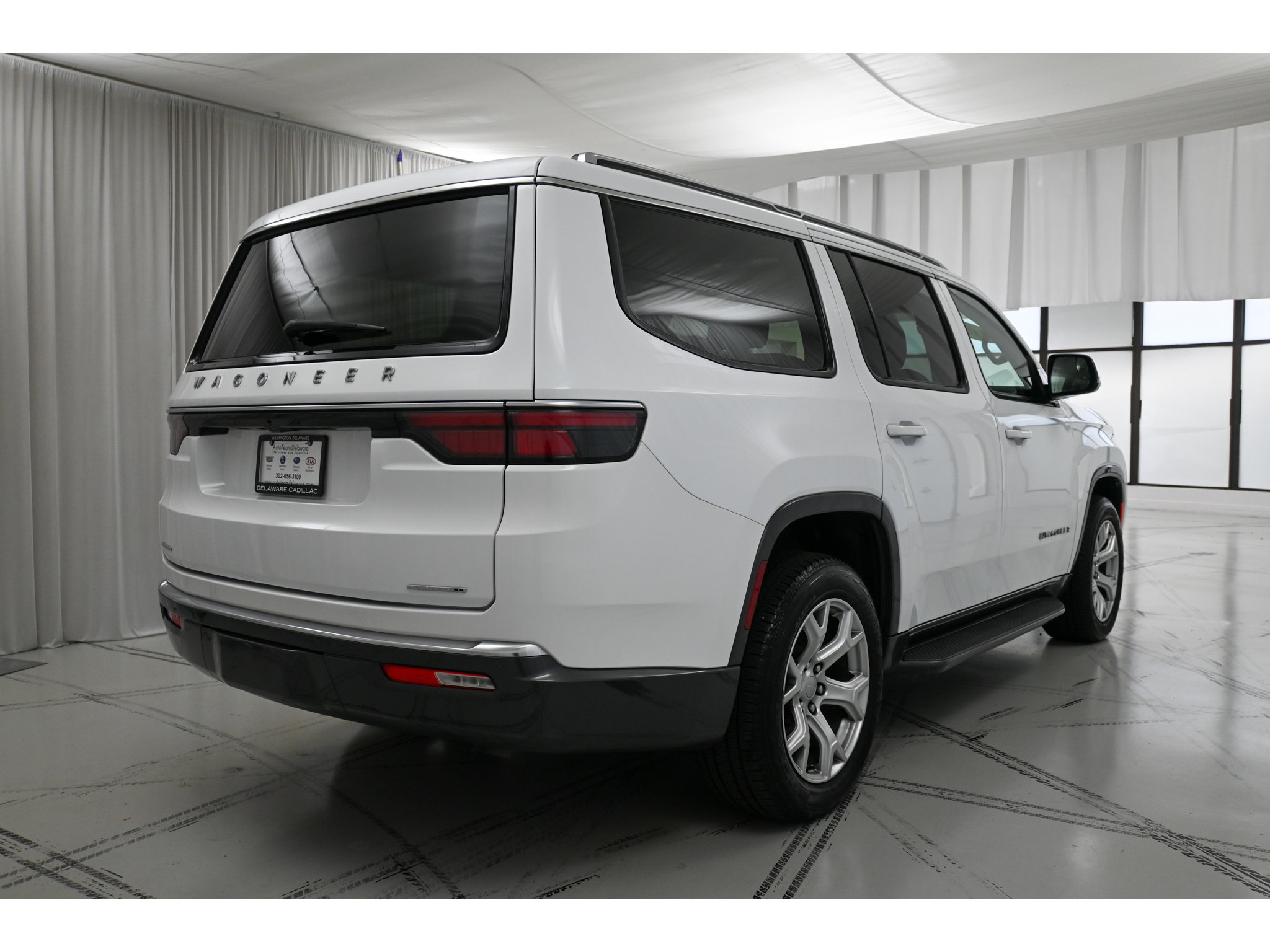 Used 2022 Jeep Wagoneer Series I w/ Premium Group I AWD/4WD image 7