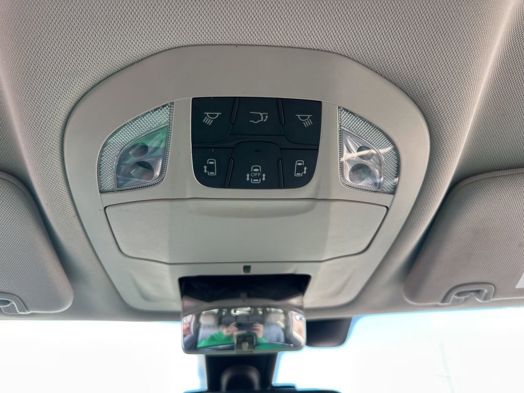 Used 2017 Chrysler Pacifica Touring-L image 38