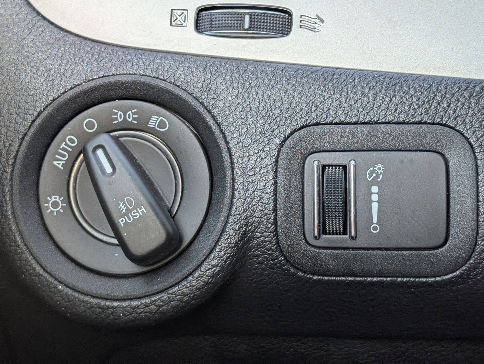 Used 2019 Dodge Journey SE w/ Connectivity Group FWD image 19