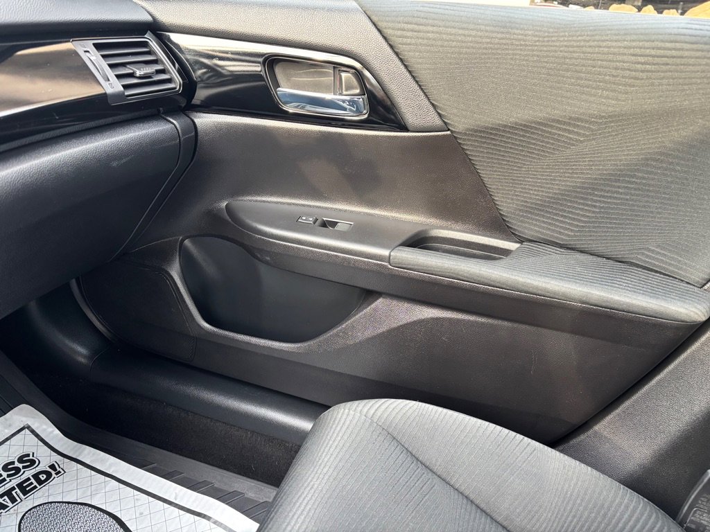 Used 2011 Subaru Outback 2.5i Limited image 36