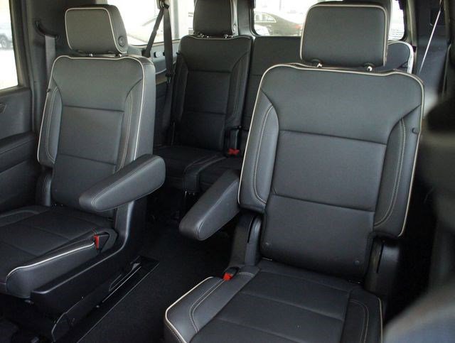 New 2025 Chevrolet Suburban Premier AWD/4WD image 8