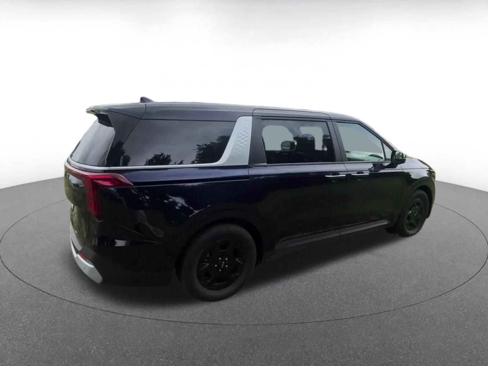 Used 2026 Kia Carnival FWD image 13