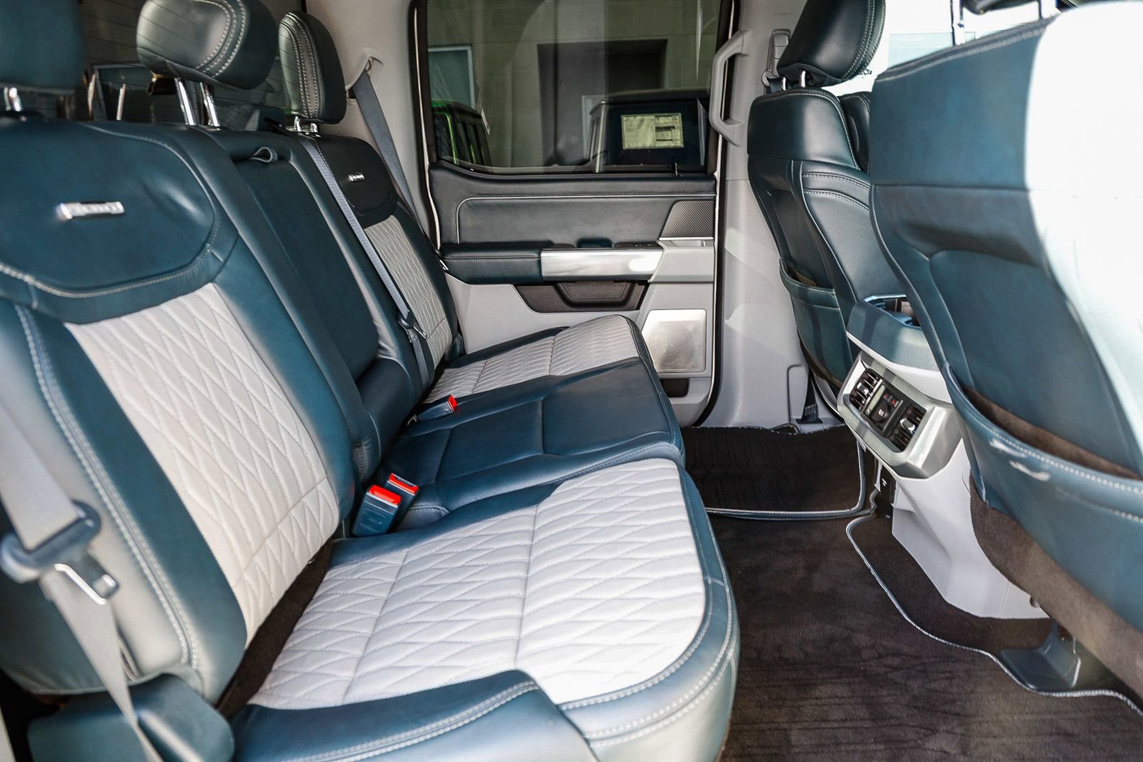 Used 2024 Ford F450 Limited w/ FX4 Off-Road Package image 18