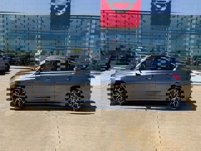 Used 2020 BMW 330i Sedan w/ Premium Package image 2