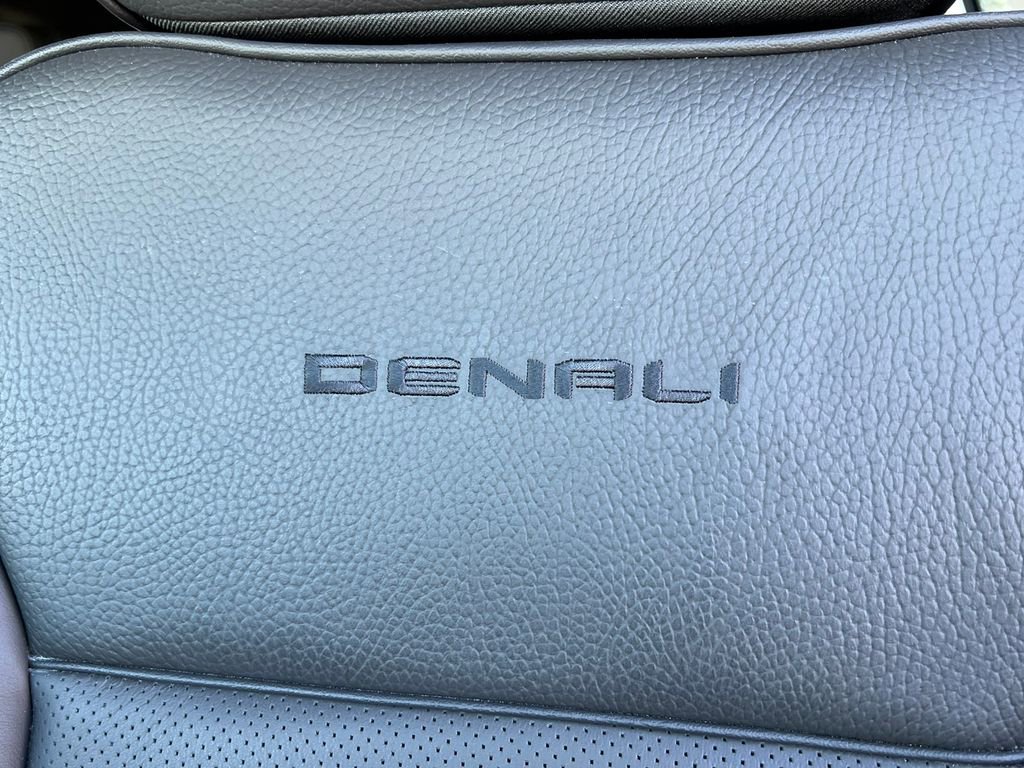 New 2025 GMC Yukon XL Denali w/ Denali Reserve Package image 17