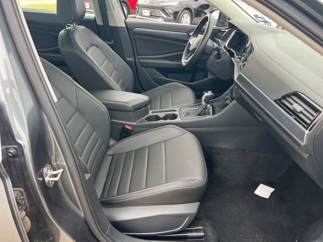 Used 2024 Volkswagen Jetta SE FWD image 7