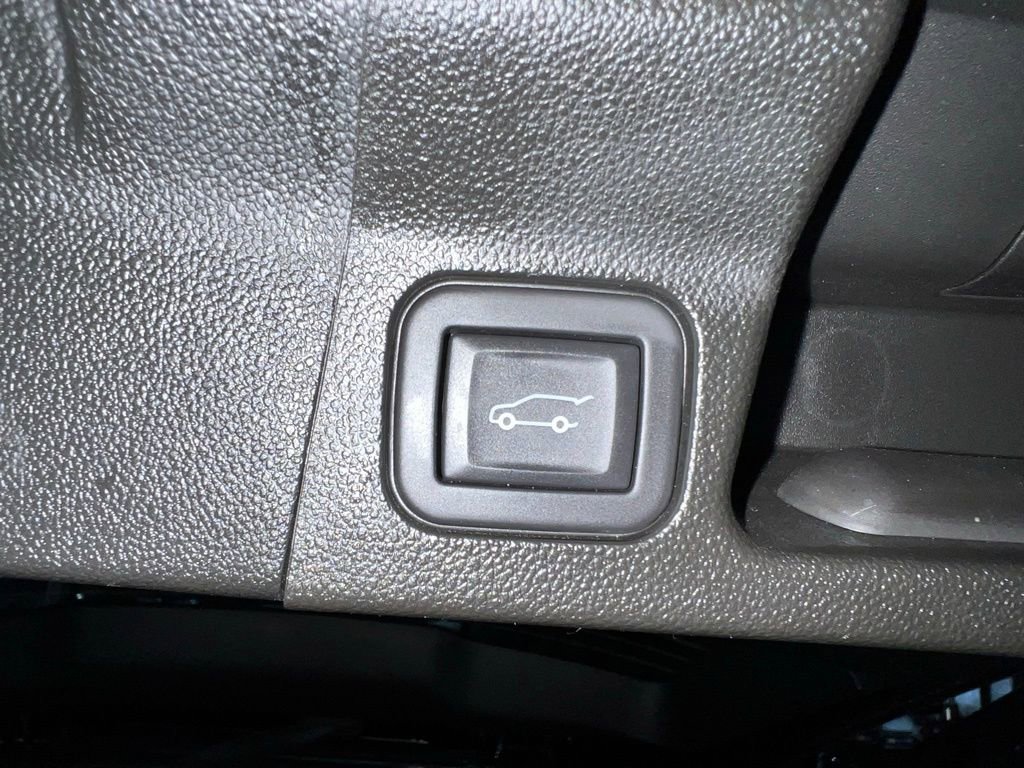 Used 2023 GMC Acadia AT4 w/ Technology Package image 19