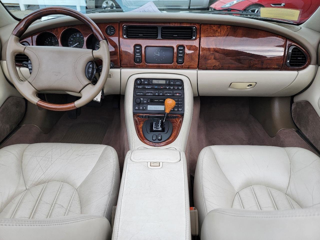 Used 2000 Jaguar XK8 Convertible image 28
