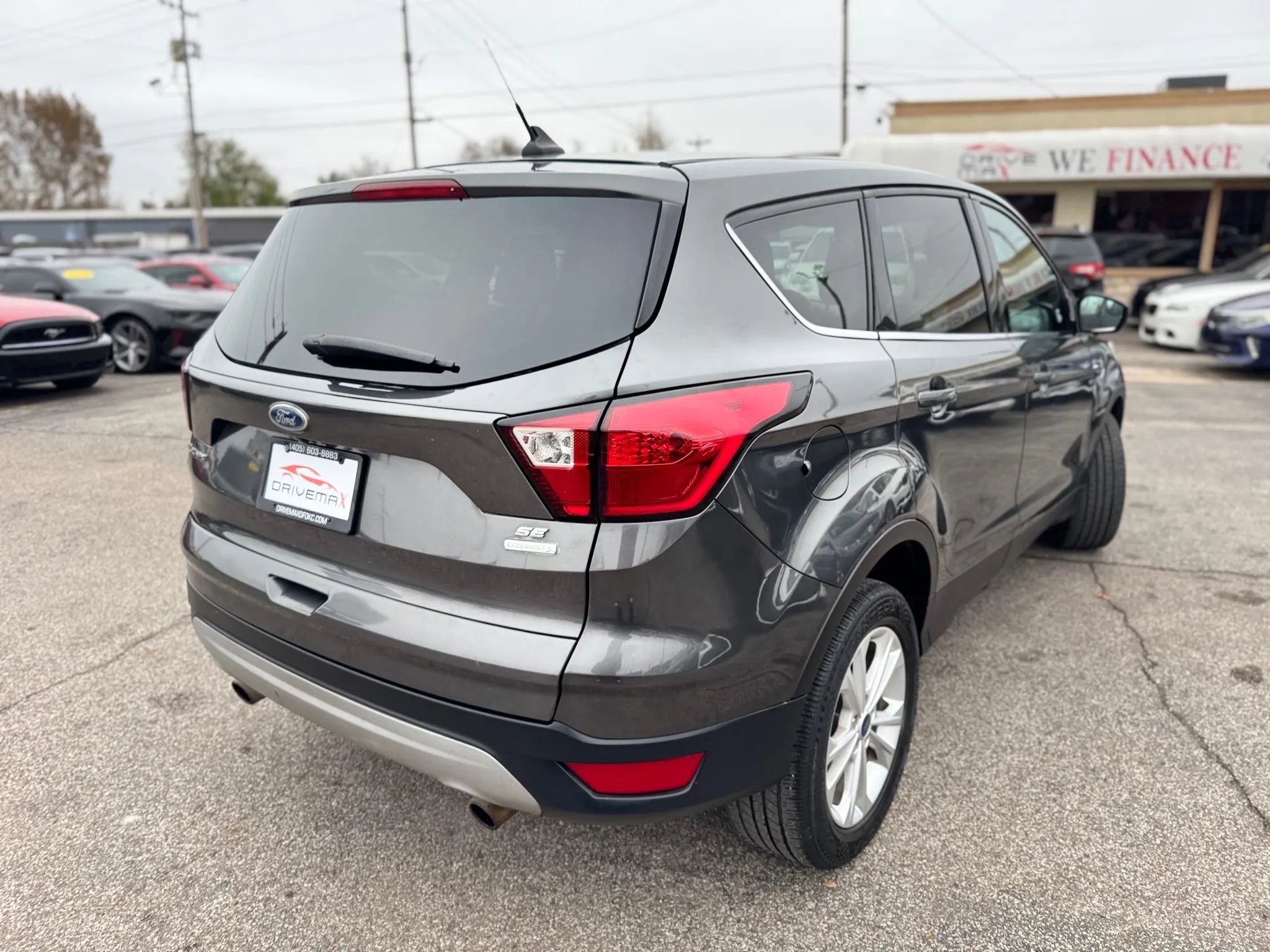 Used 2019 Ford Escape SE image 3