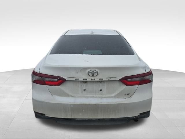 Used 2021 Toyota Camry LE image 5