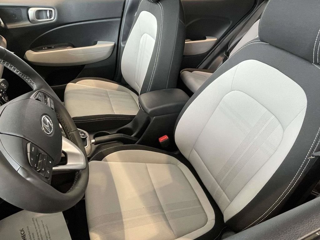 New 2025 Hyundai Venue SEL FWD image 11