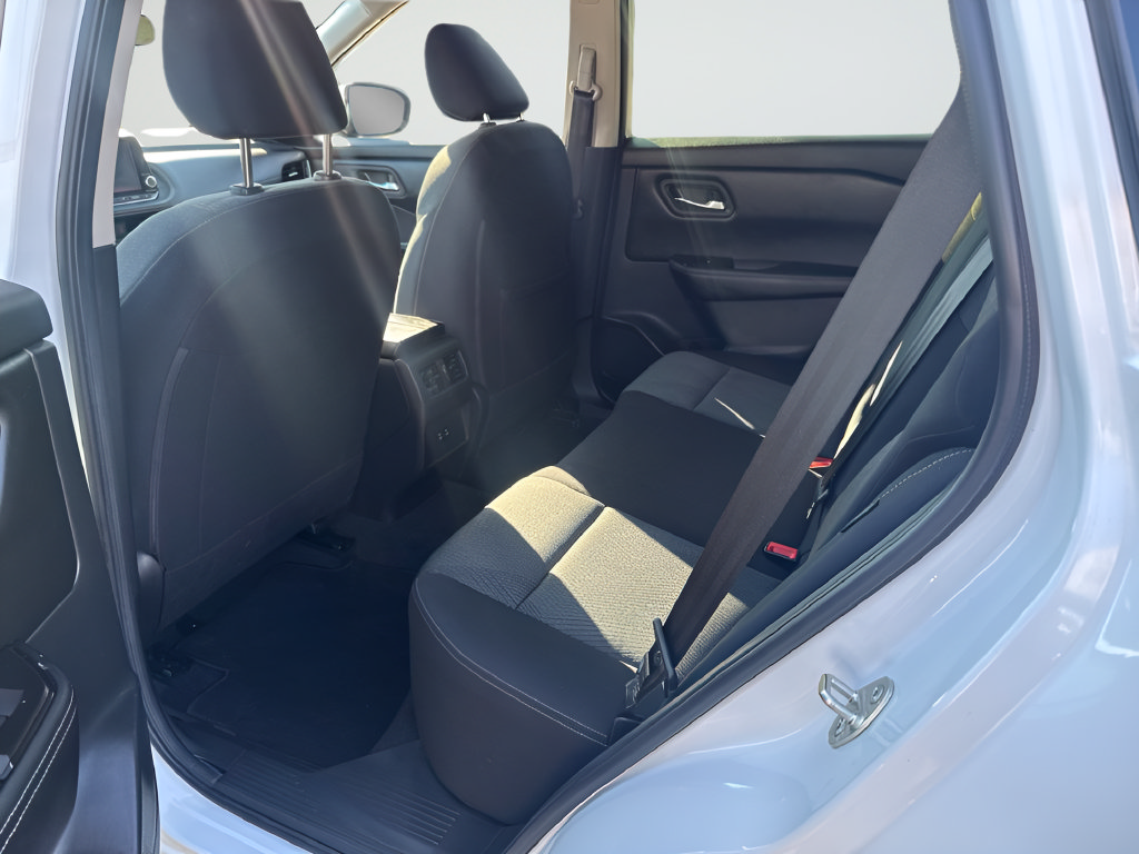 Used 2024 Nissan Rogue SV AWD/4WD image 7