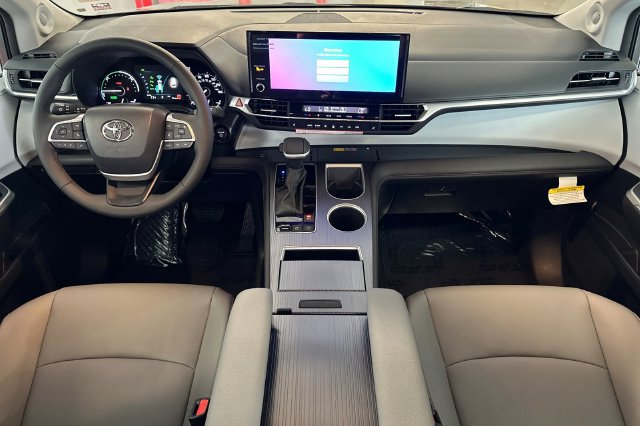 Certified 2026 Toyota Sienna XLE FWD image 17