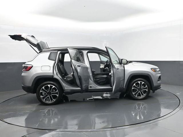 Used 2022 Jeep Compass Limited AWD/4WD image 29