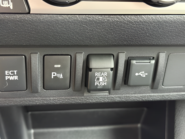 Used 2021 Toyota Tacoma SR5 AWD/4WD image 11