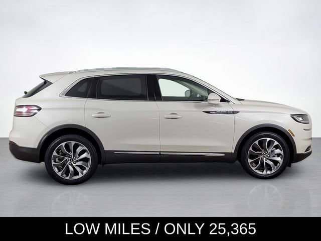 Used 2022 Lincoln Nautilus Reserve AWD/4WD image 2