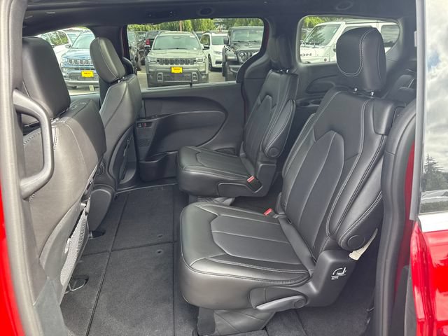 New 2025 Chrysler Pacifica Select AWD/4WD image 14