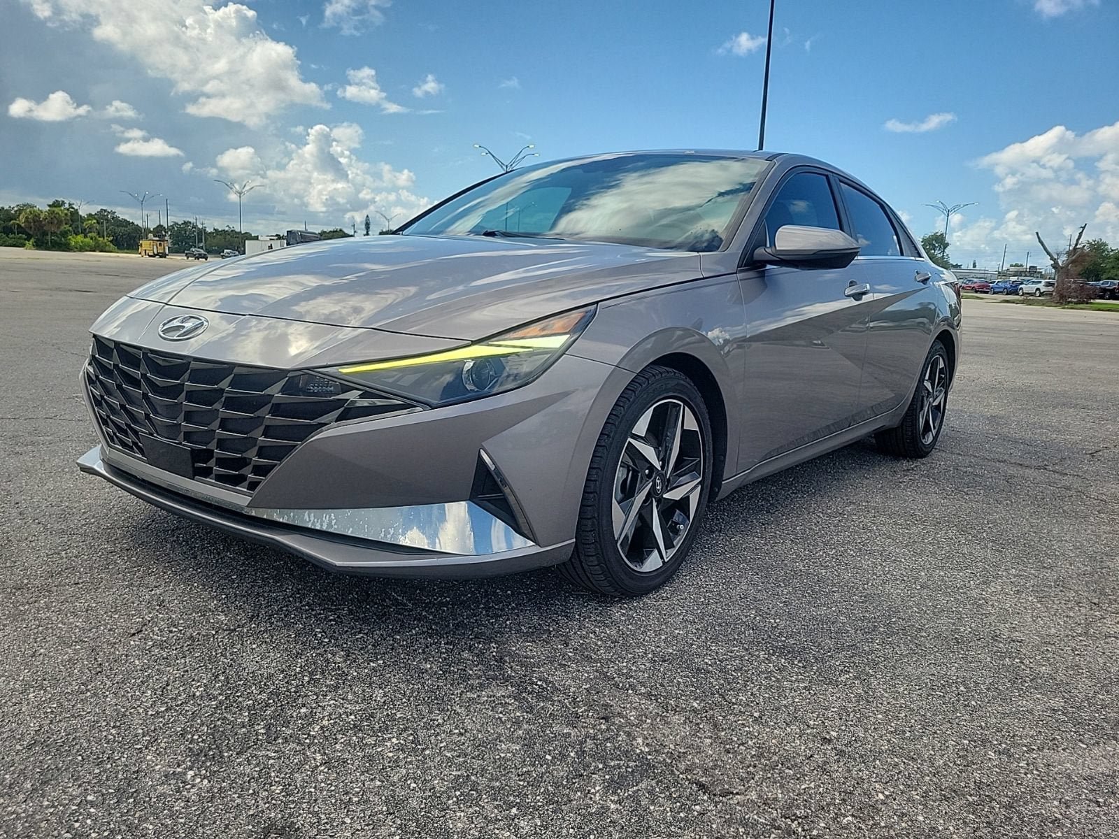 Used 2021 Hyundai Elantra SEL w/ Convenience + Premium Package FWD video 2